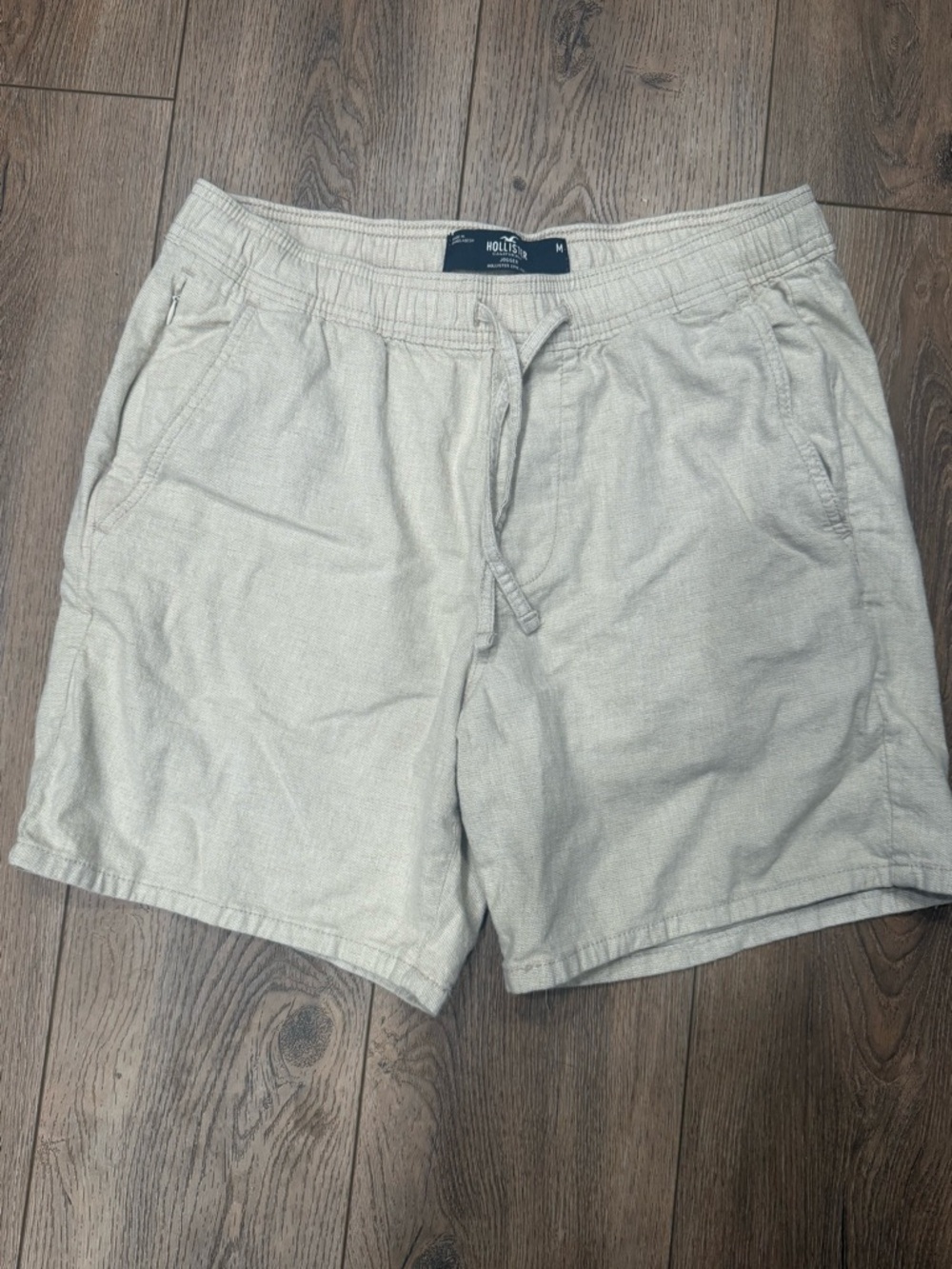 Hollister Men's Light Cream Drawstring Hybrid Shorts